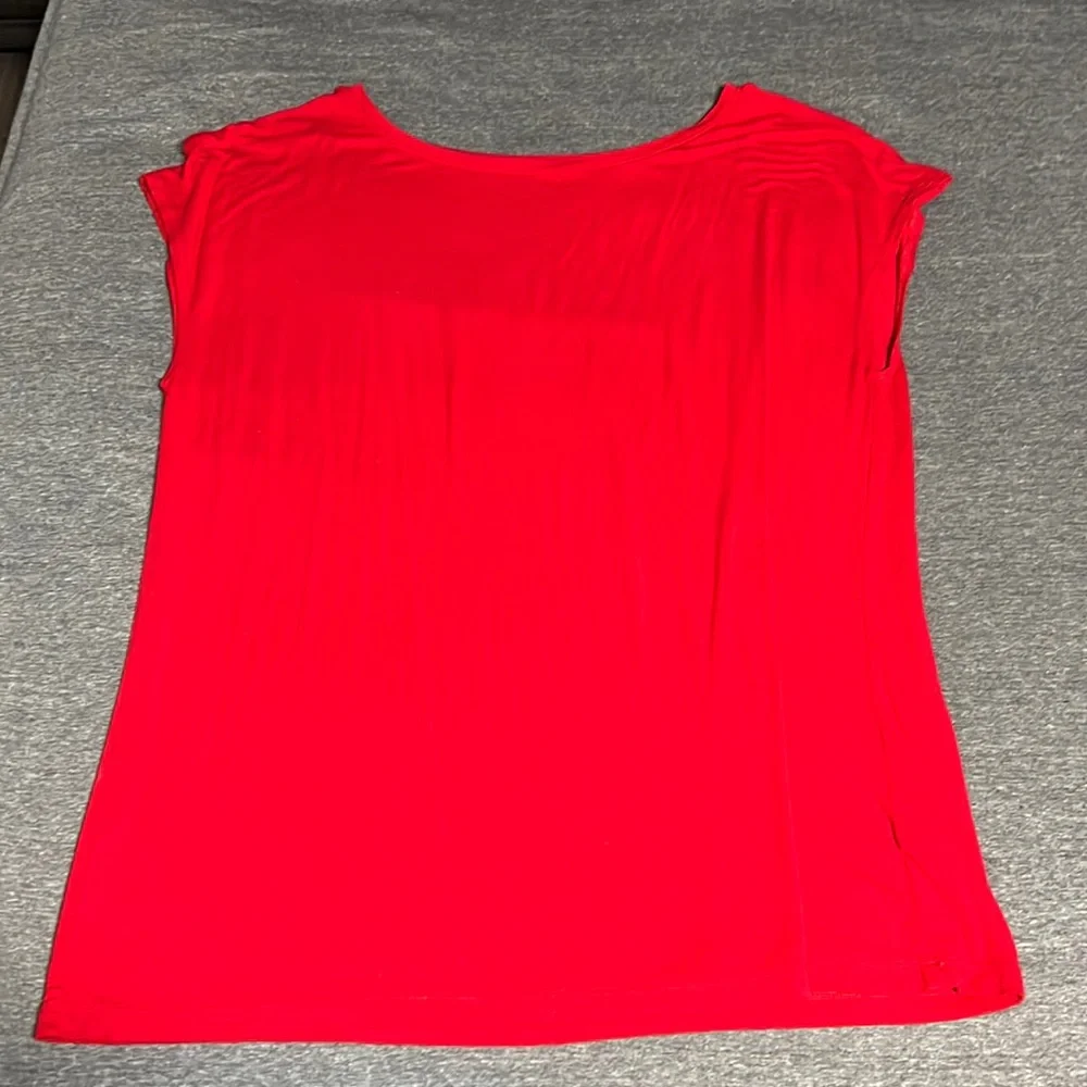 Red Top - Picture 1 of 1